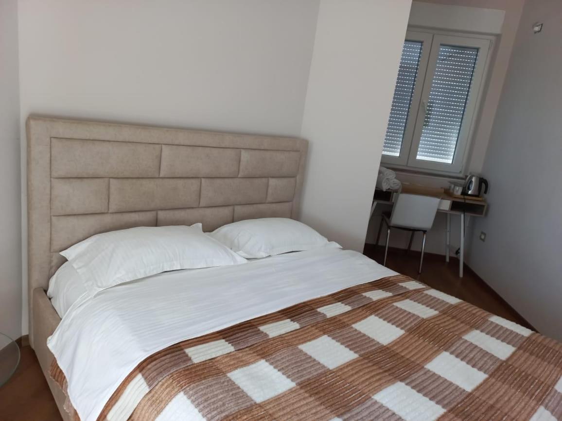Penthouse Rooms & Aparts Tirana Exterior foto